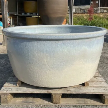 岩肌白青