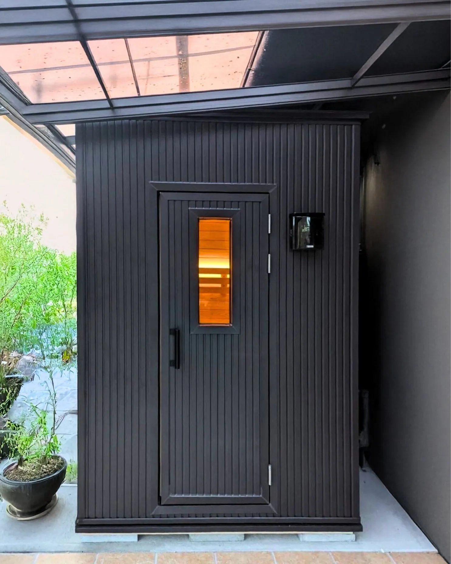 チャコールグレーガルバリウムサウナ事例